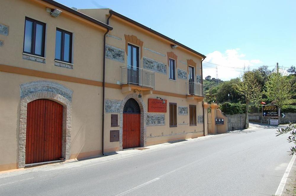 Agriturismo Parra Santa Lucia del Mela Dış mekan fotoğraf