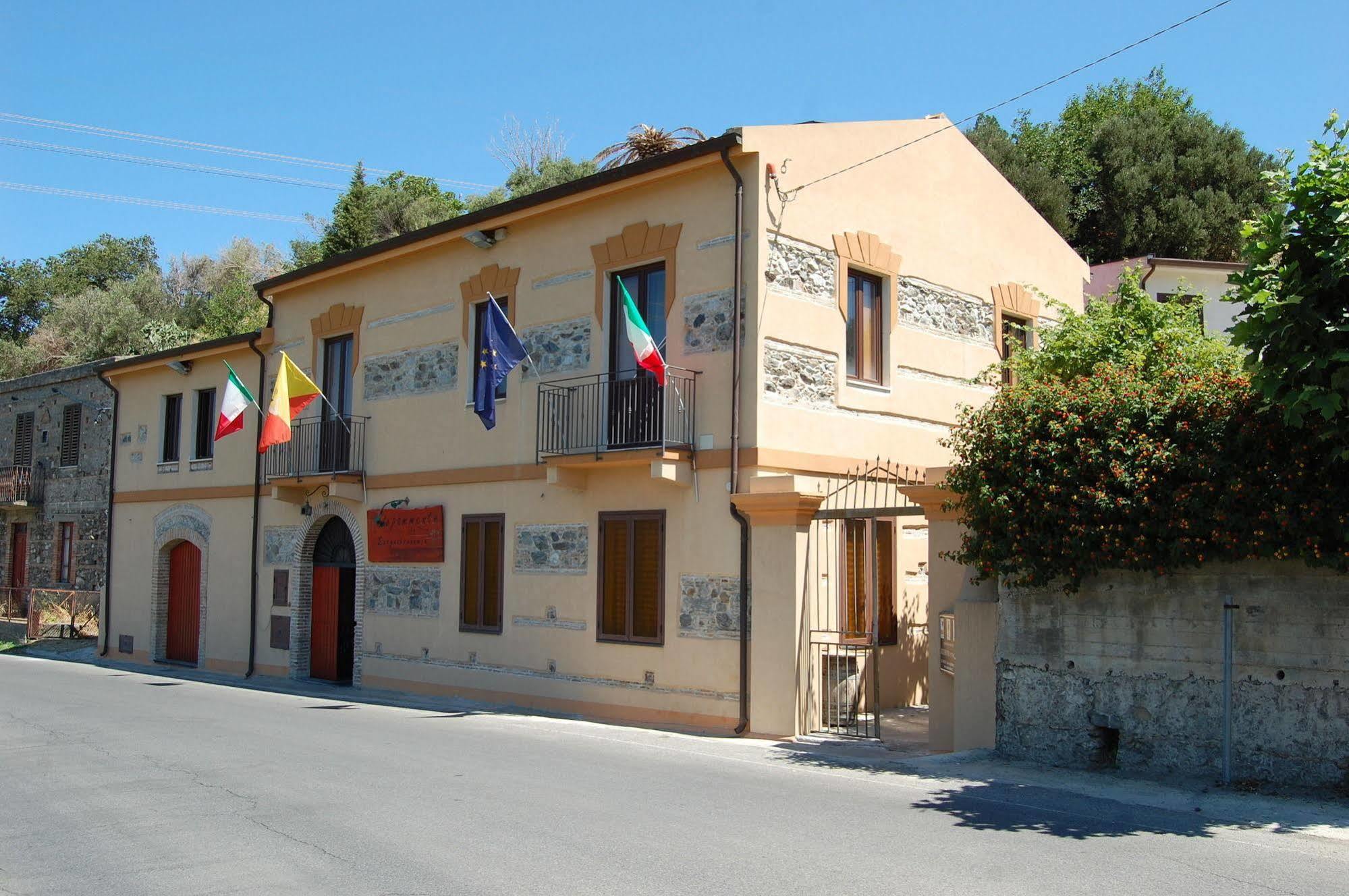 Agriturismo Parra Santa Lucia del Mela Dış mekan fotoğraf